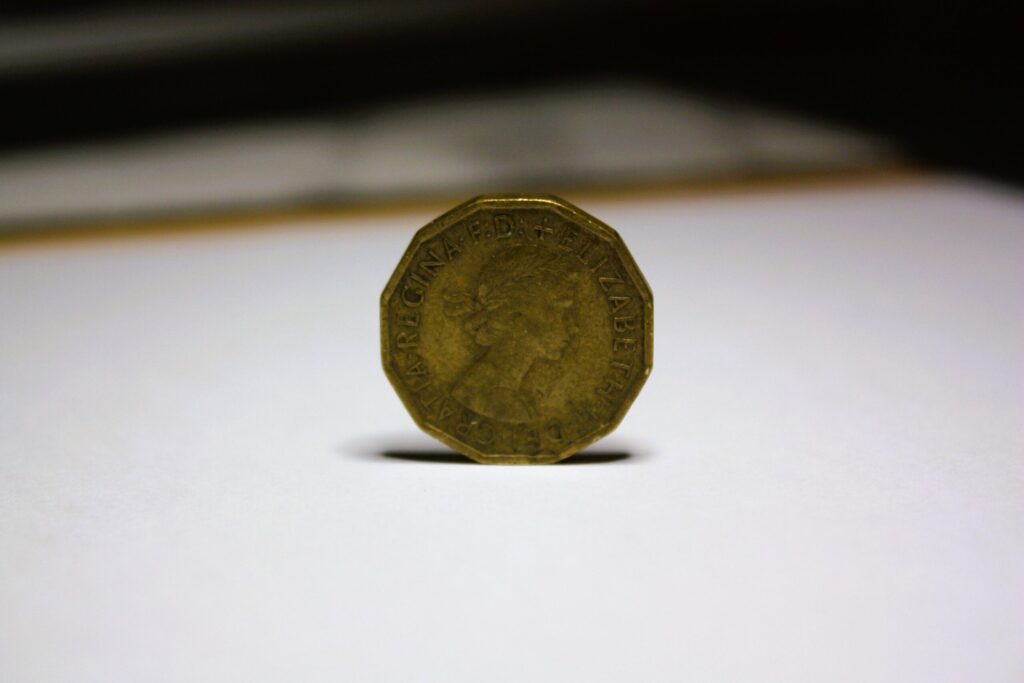 Three-Pence-1961-AllFindsComPL-8-1024x683 Three Pence 1961 – Niedoceniany klejnot ery Elżbiety II