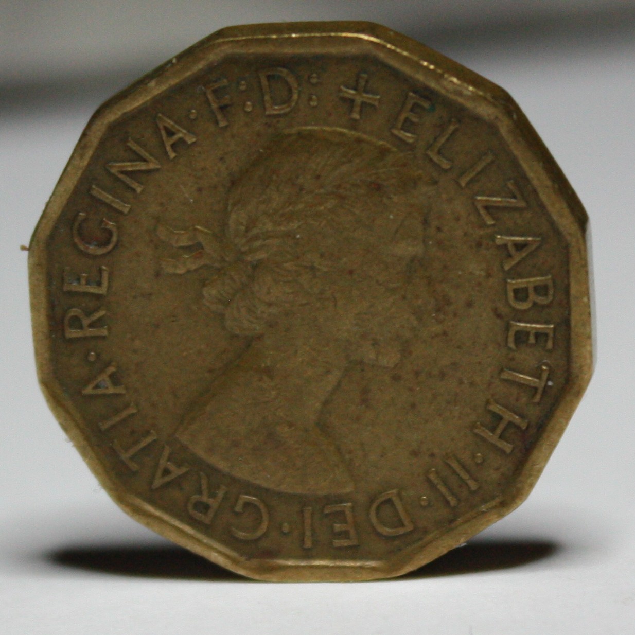 Three Pence 1964 – Klasyka brytyjskiej numizmatyki