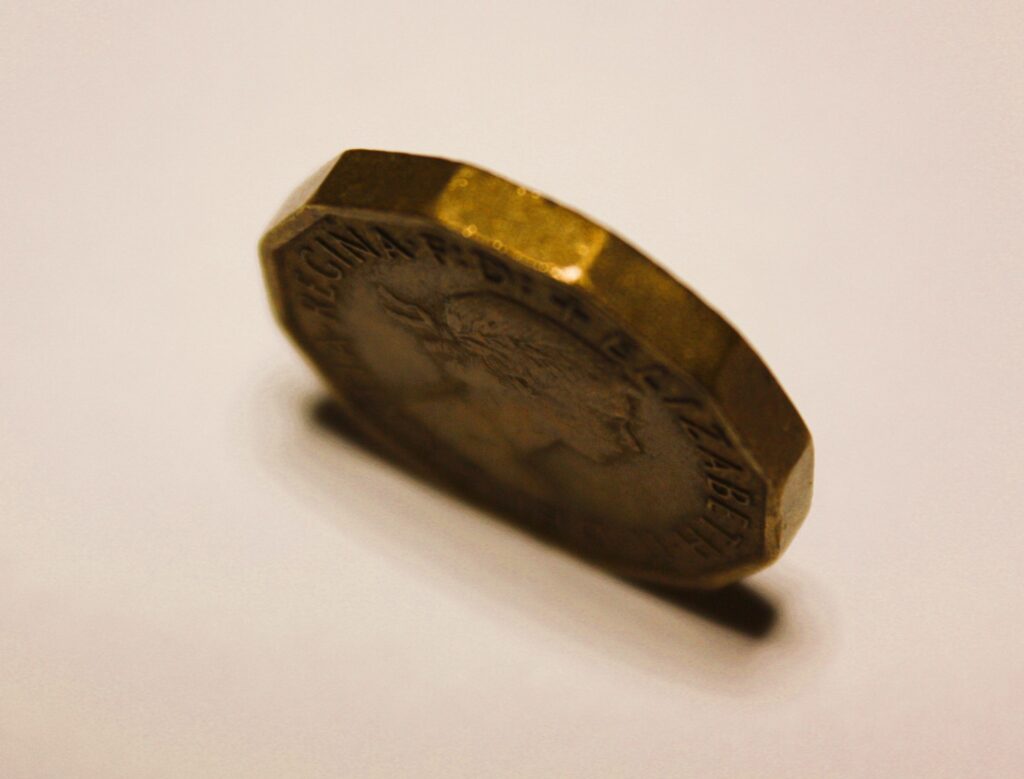 Three-pence-1967-rok-AllFindsComPL-2-1024x779 Three Pence 1967 – Ostatni oddech brytyjskiej ery pre-decimal