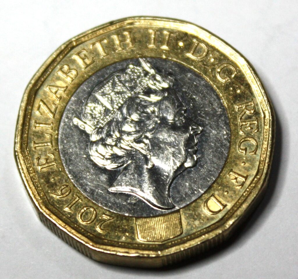 one-pound-2016-5-1024x959 1 funt 2016 – pierwszy dwunastokątny funt Wielkiej Brytanii