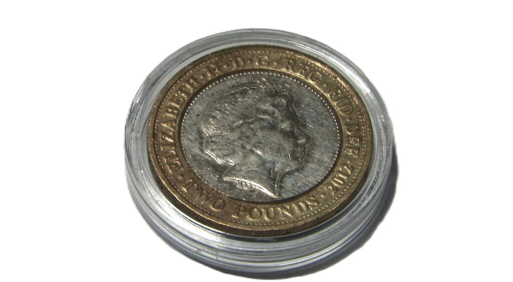 2-pounds-2012-UK-Allfinds-www.allfinds.com_.pl-6-1024x564 2 funty z 2012 ile jest warta ta moneta?