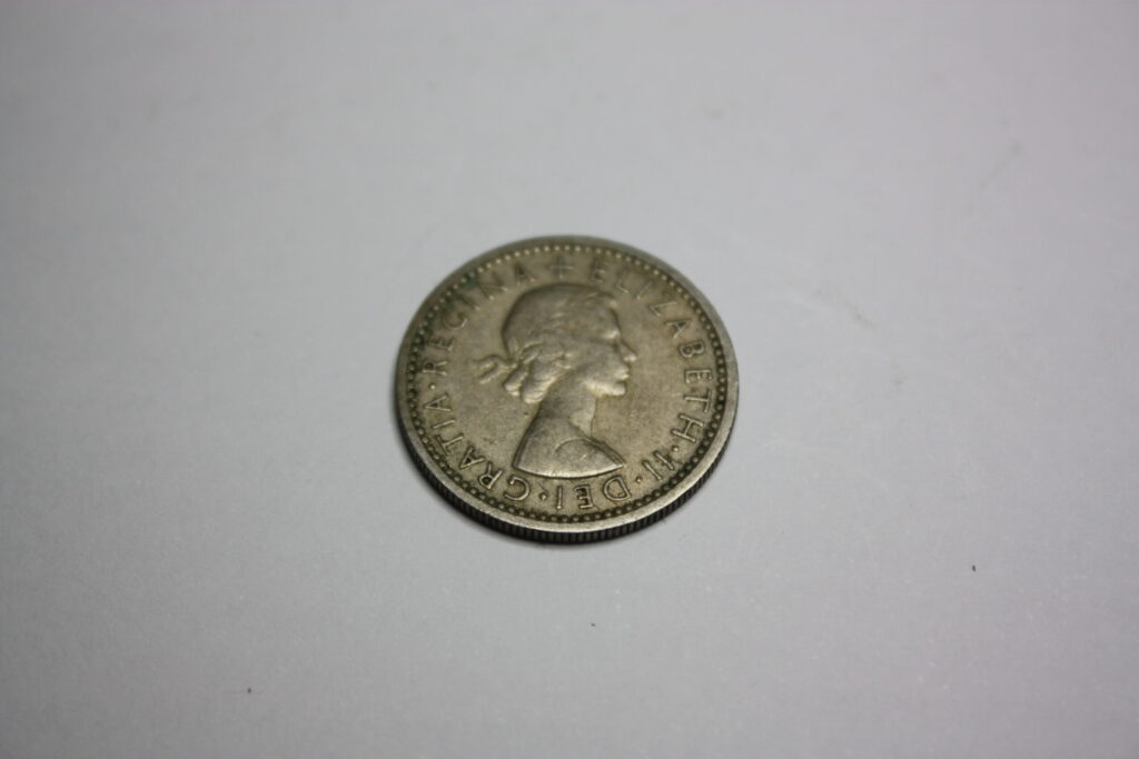 six-pence-1957-wersja-2-All-Finds-Com-PL-5-1024x683 Sixpence 1957 – ile warta jest moneta?