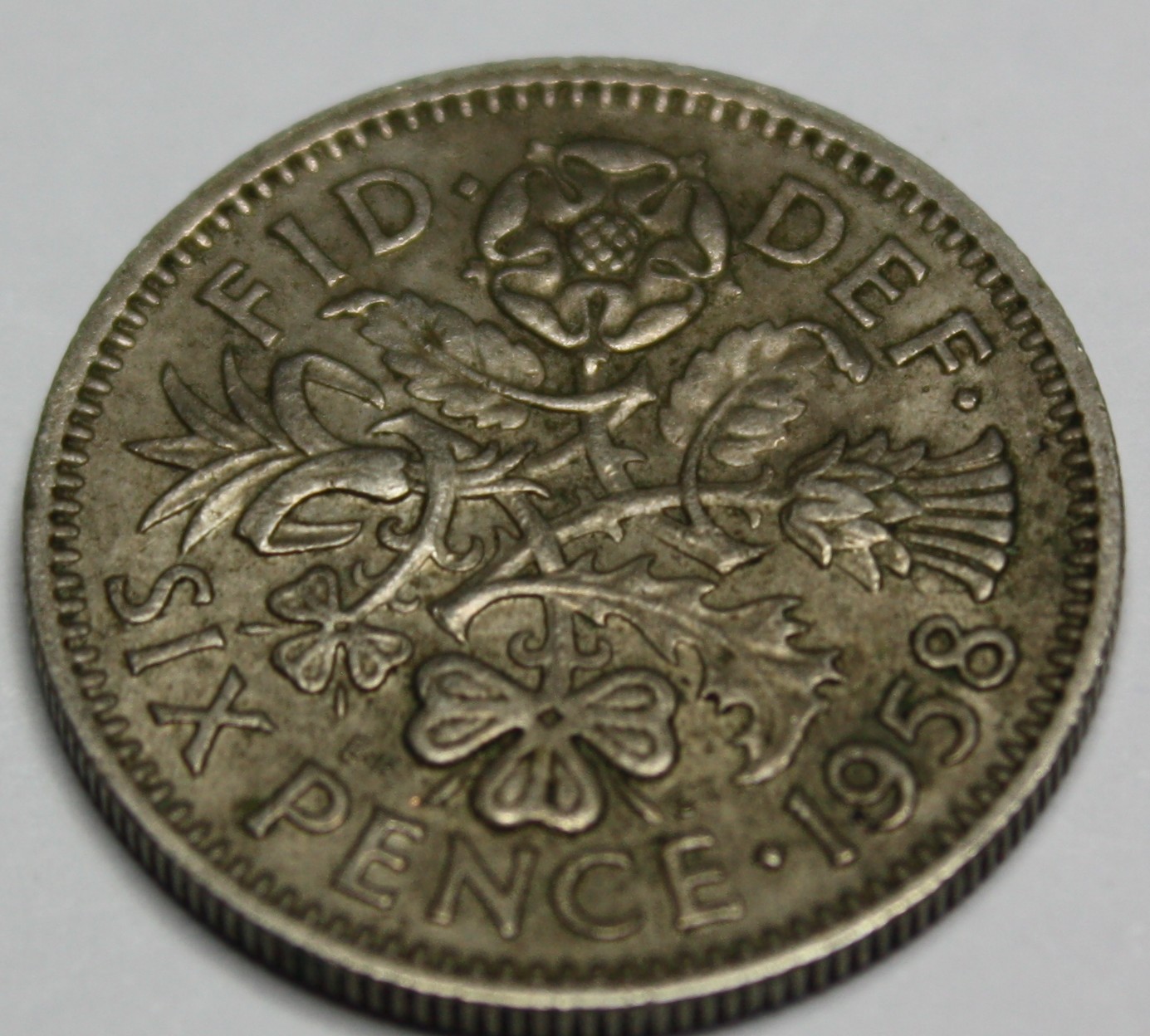 Sixpence 1958 – ile jest warta?