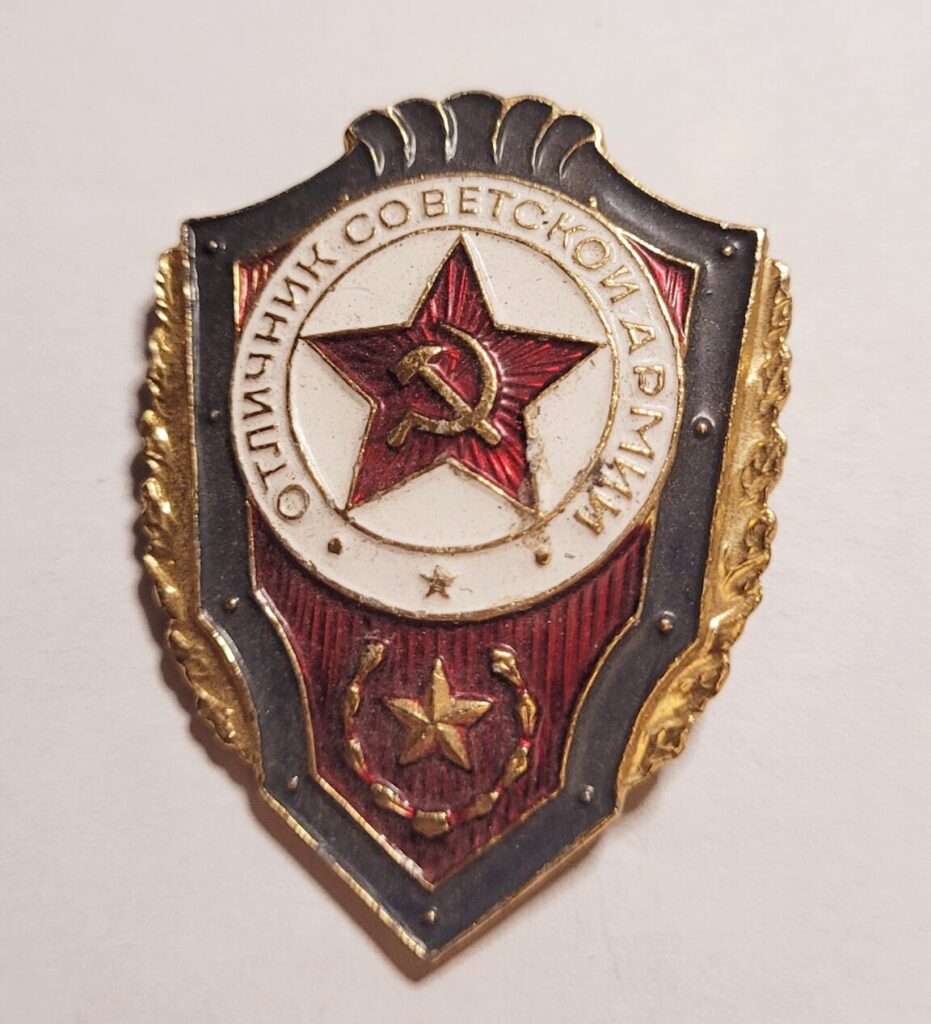 Odznaka-„wzorowego-zolnierza-ZSRR-2-e1776096907938-931x1024 Odznaka „wzorowego żołnierza” ZSRR